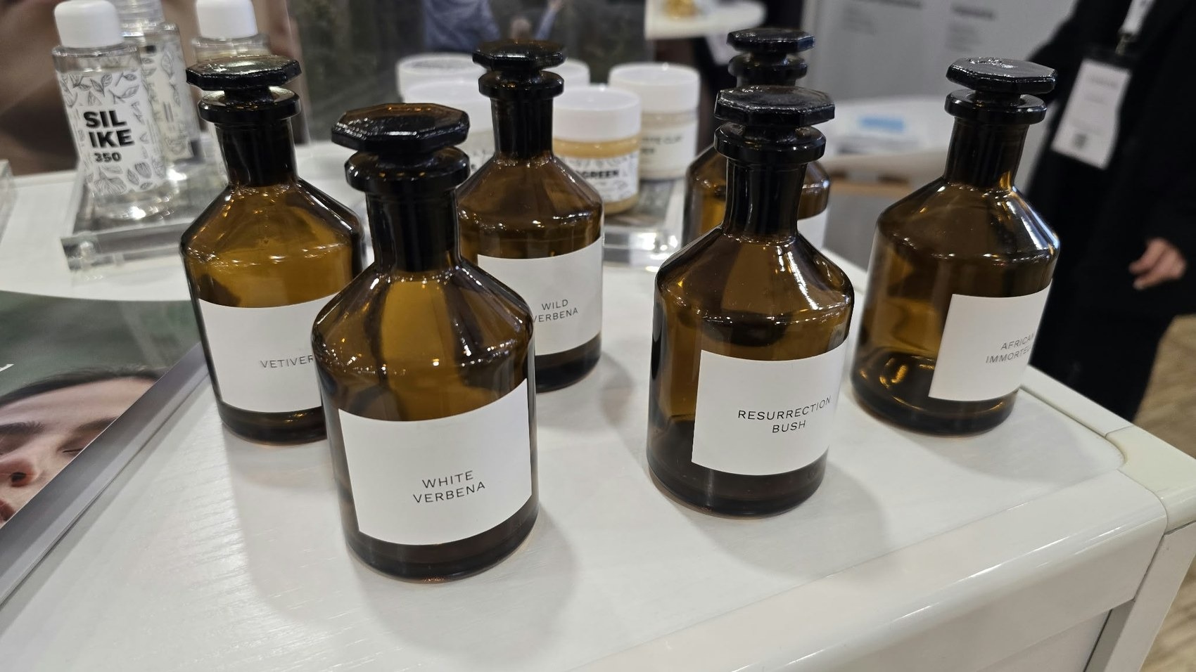 Flacons d’huiles au salon Cosmetic 360 2026